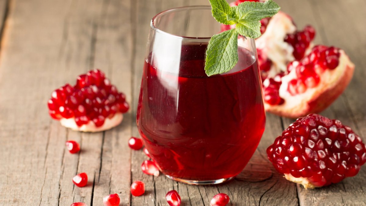 Akşam içilen 1 bardak nar suyu o sorunu bitiriyormuş!