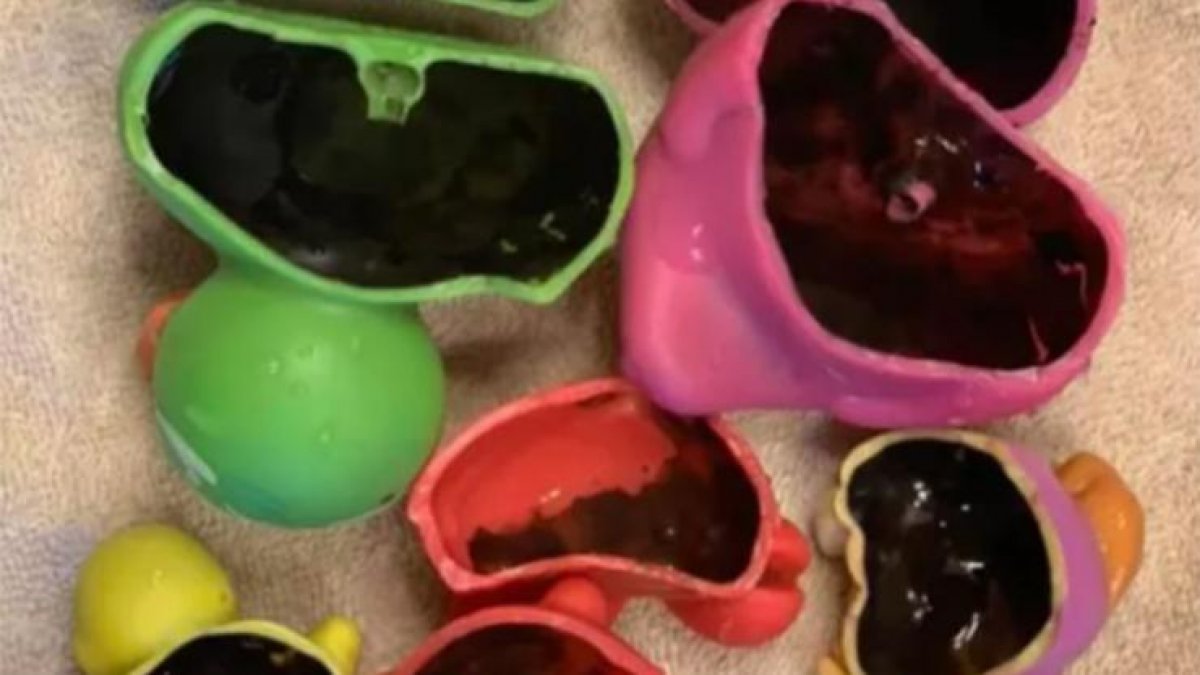 Plastik banyo oyuncaklarına dikkat edin