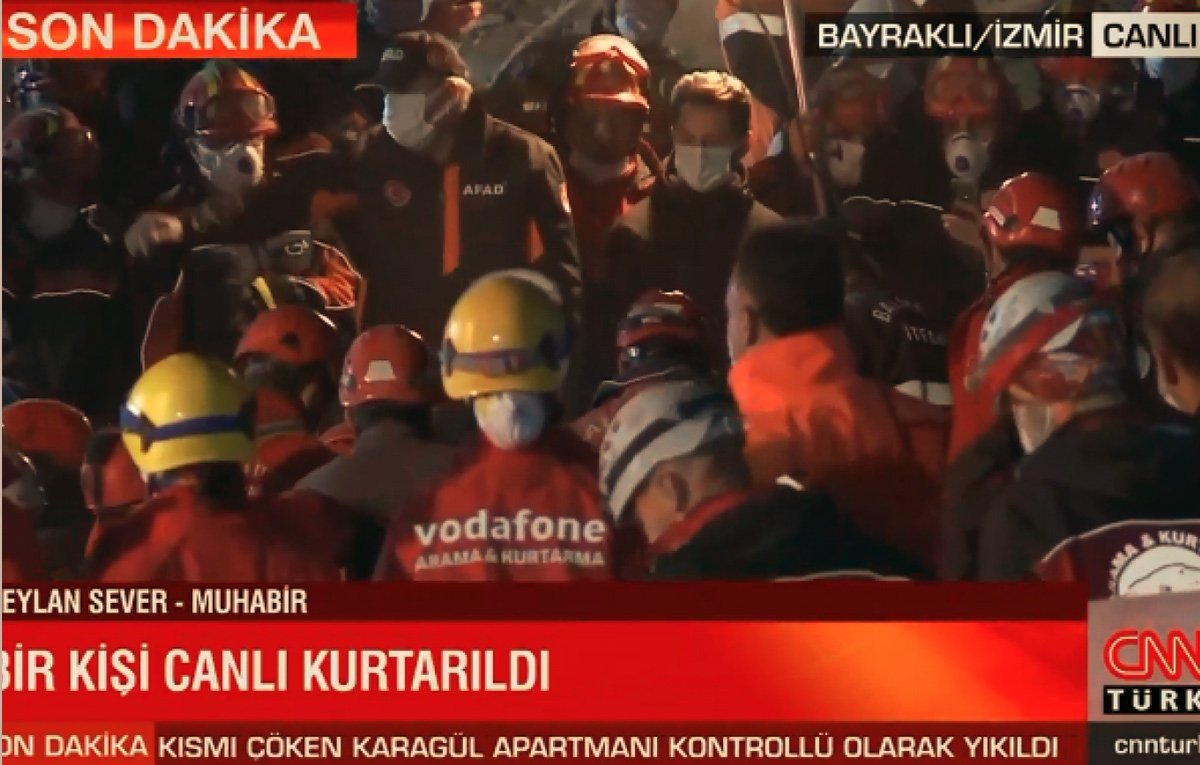 İzmir depreminde 58 saat sonra gelen mucize. 14 yaşındaki İdil Şirin canlı kurtarıldı