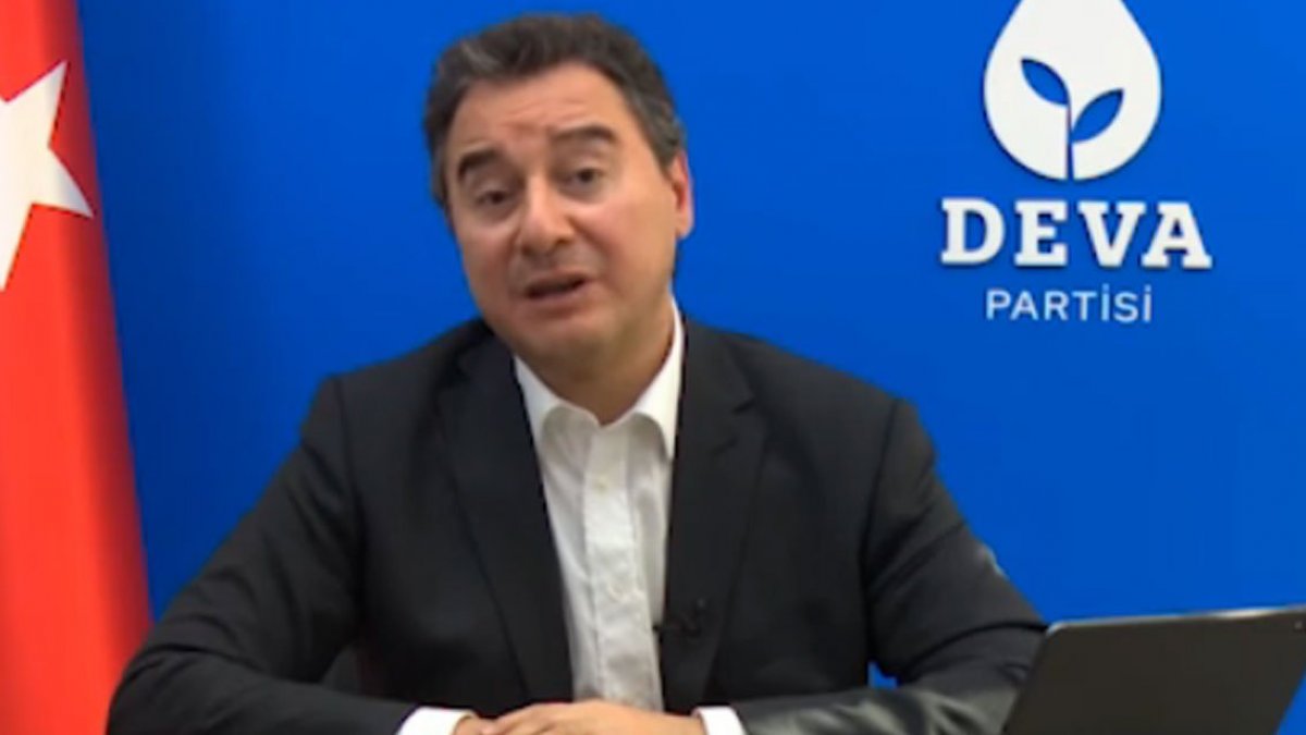 Ali Babacan Merkez Bankası Başkanının görevden alınmasını sert sözlerle eleştirdi..
