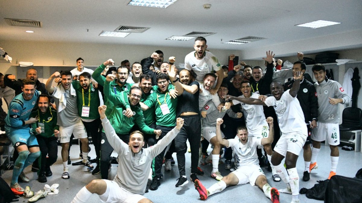 Konyaspor, Fenerbahçe'yi Kadıköy'de 2 golle devirdi.