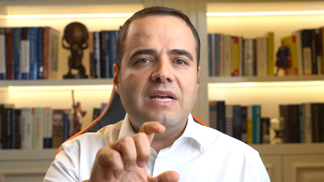 Özgür Demirtaş’tan sosyal medya takipçilerine 128 milyar dolarlık sitem