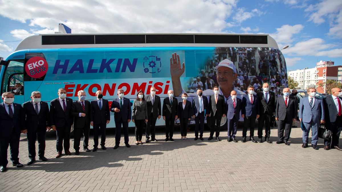 Milletvekilinin sesi mikrofona yansıdı: Oğlum sanane lan milletin maskesinden
