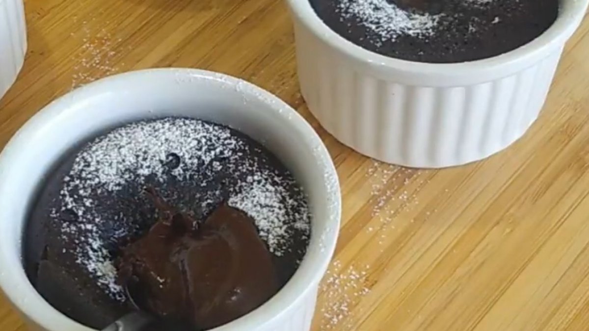 Bugün ne pişirsem diyorsanız işte size yapımı oldukça kolay çay yanına : Bitterli sufle