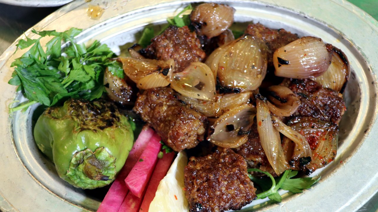Soğuk havalarda vücut direnci için soğan kebabı yiyin