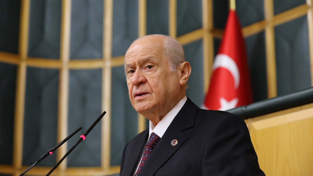 MHP Lideri Bahçeli yeni anayasa çalışmalarına kırmızı çizgiyle yanıt verdi