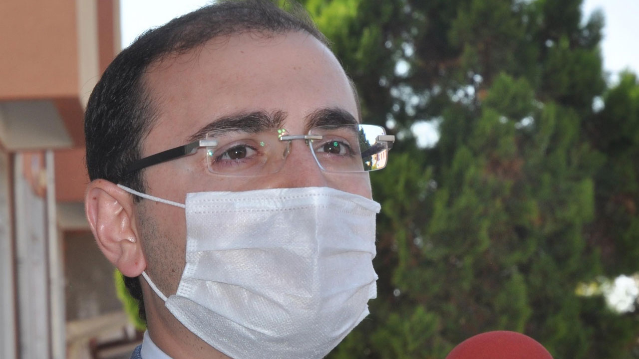 Kaymakamın şikayeti üzerine maskesi burun altına inen öğretmene ceza kesildi