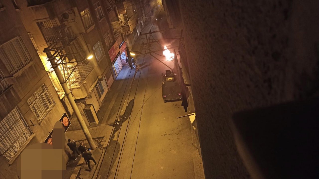 Diyarbakır Bağlar yine bildiğimiz gibi, kısıtlamayı ihlal edip, yol kesip lastik yaktılar