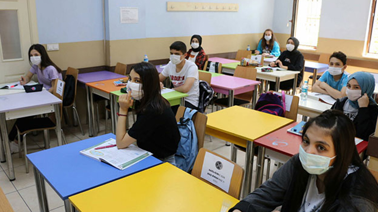 Öğrencilerin beklediği haber geldi, liselerde yüz yüze sınavlar ertelendi