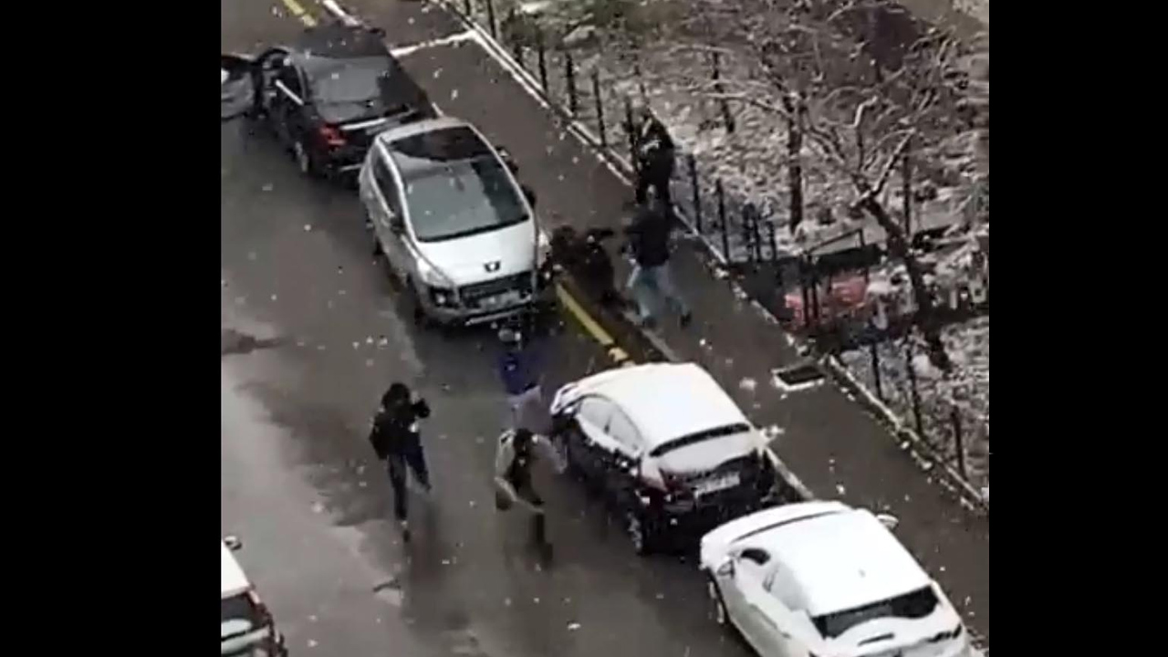 Selçuk Özdağ'a saldırı anının görüntüleri ortaya çıktı: Silah ve sopalarla saldırmışlar