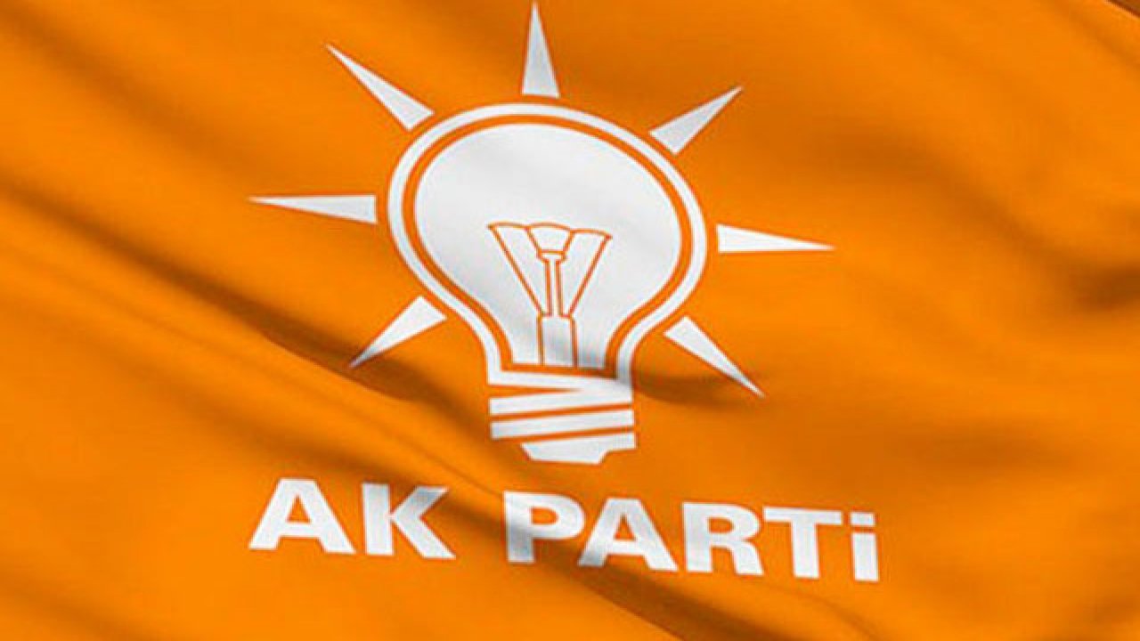 AK Parti'de neler oluyor? Üç isim partiden istifa etti