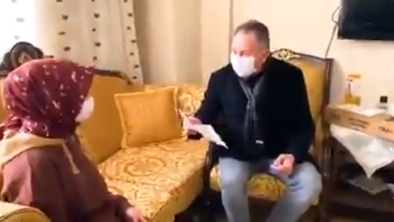 AKP il başkanı öğrencilerin evlerine gidip karne dağıtınca ortalık karıştı
