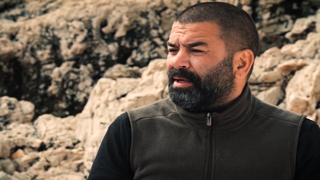 Oyuncu Bülent Şakrak bu kez türküleriyle sevenleriyle buluşuyor