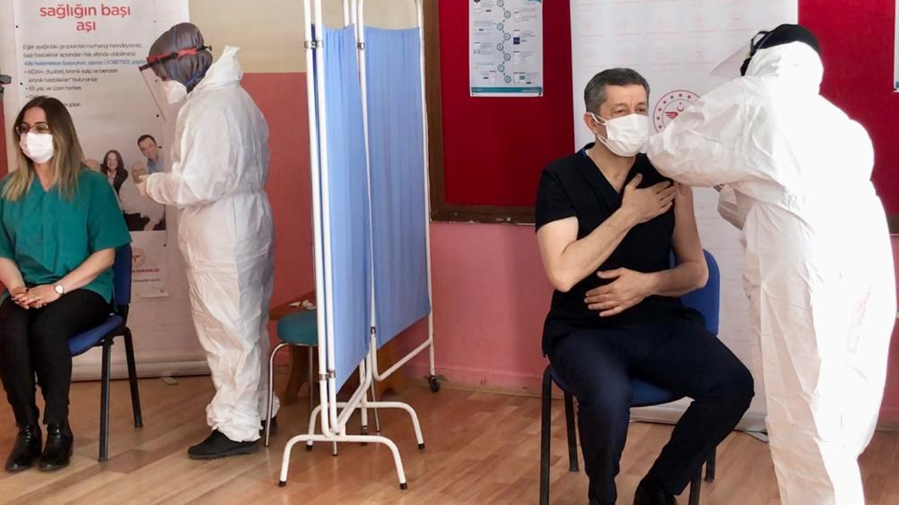 Eğitimde aşılama bu hızla devam ederse okullar kapanır