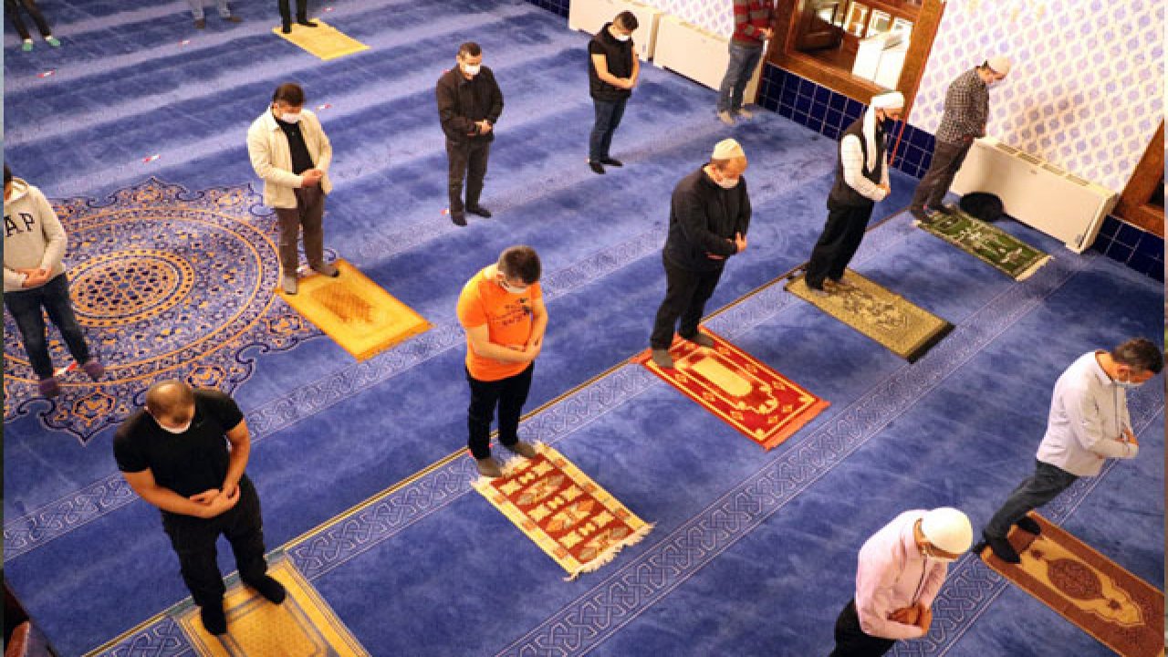 Kurban Bayramı namazı nasıl kılınır, kaç rekat? İşte Kurban Bayramı namazı kılınışı Kurban Bayramı namazı nasıl kılınır, kaç rekat? İşte Kurban Bayramı namazı kılınışı