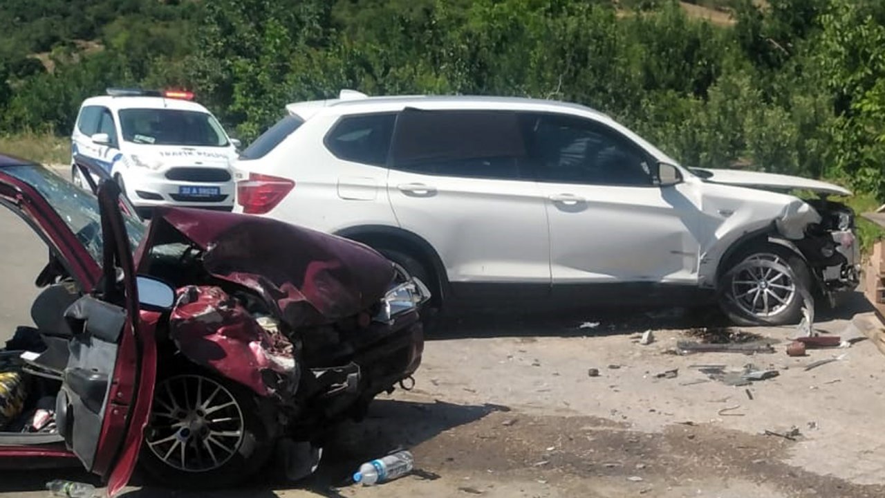 Isparta Eğirdir'de trafik kazası: 2'si ağır 6 yaralı