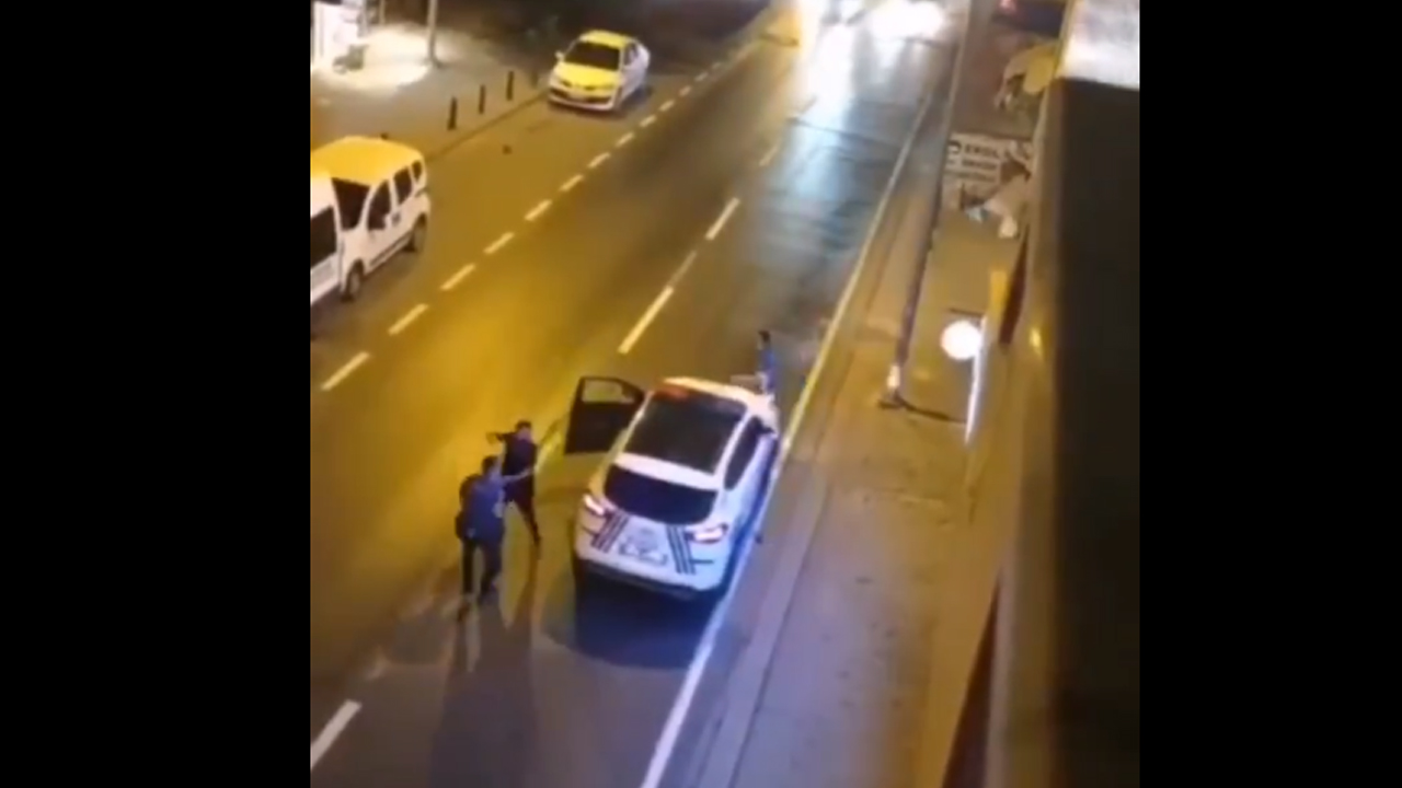 Annesini bıçaklayıp polise de bıçakla saldıran şahıs tek hamleyle etkisiz hale getirildi