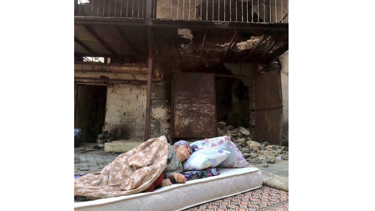 Şarkıcı Demet Akalın’ın sosyal medyadan paylaştığı yardım görüntüsü tepki topladı