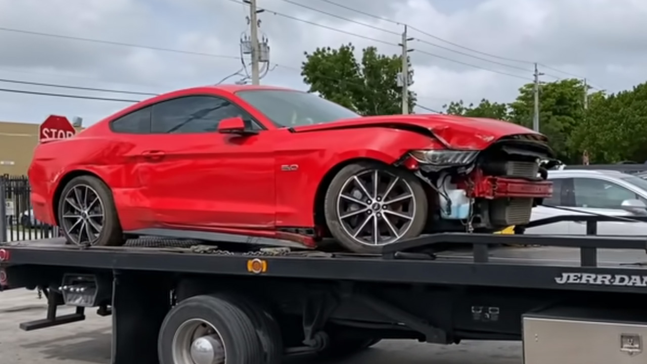 Hurda Mustang’i alıp 730 beygirlik canavara dönüştürdüler