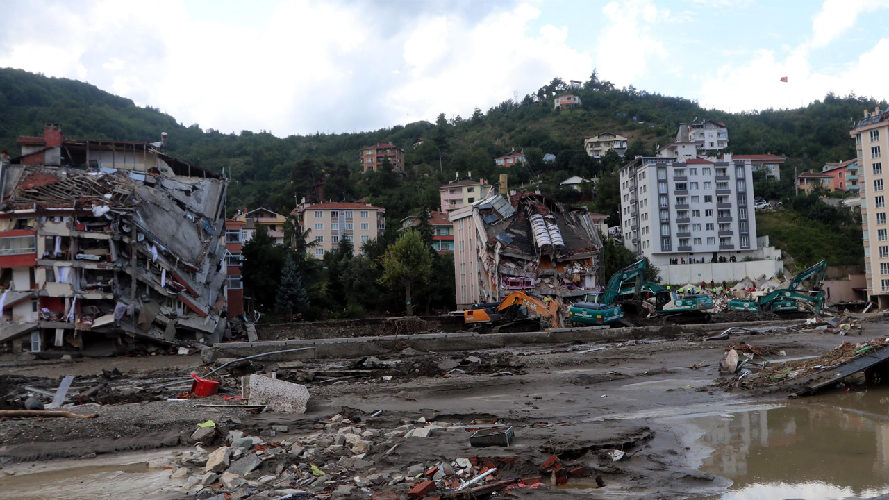 Prof. Naci Görür’den sel uyarısı! Doğal sistemi bozarsan seli zabtedemezsin