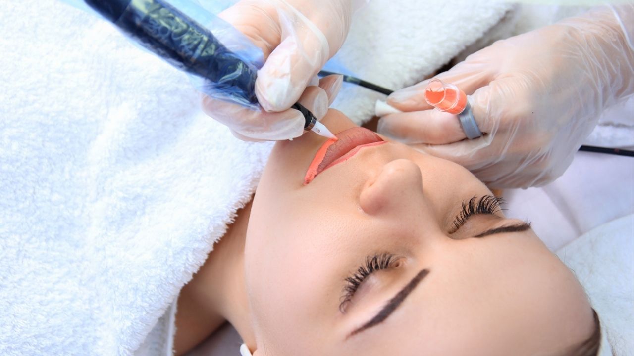 Kalıcı dudak renklendirme (kalıcı ruj)  dudak dövmesi işlemi hakkında bilmeniz gereken her şey