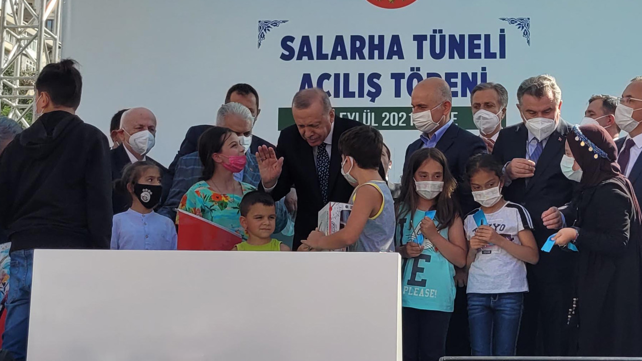 Cumhurbaşkanı Erdoğan'ın kurdeleyi erken kesen çocuğa tepkisi güldürdü