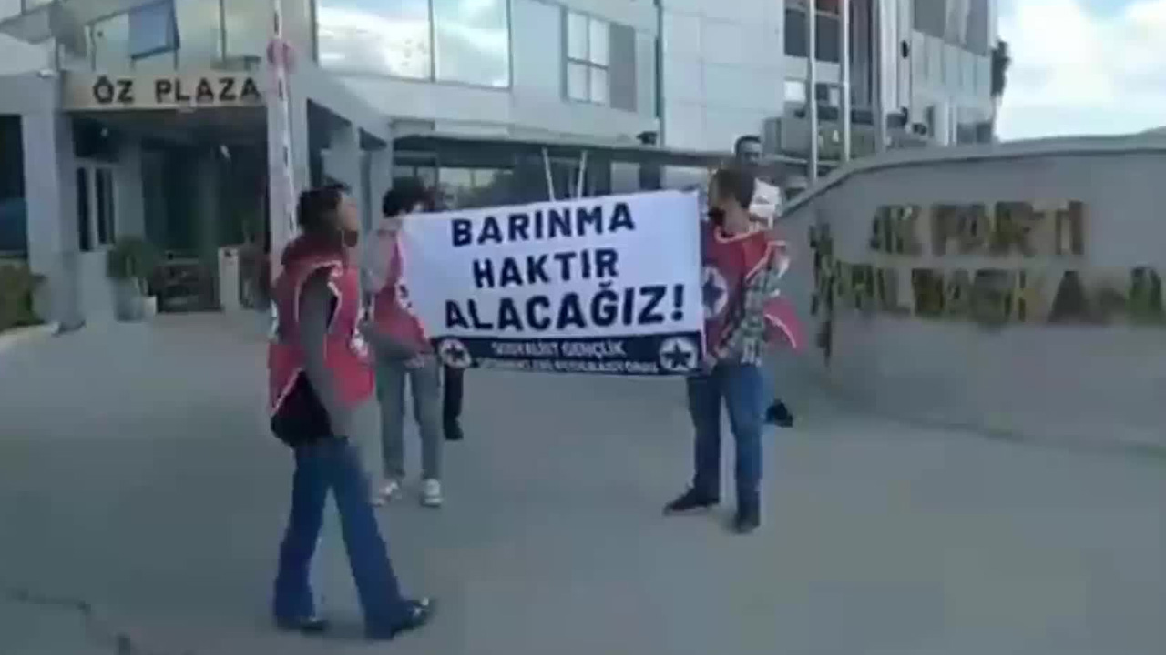 İzmir’de AK Parti önünde eylem yapmak isteyen 3 öğrenci gözaltına alındı