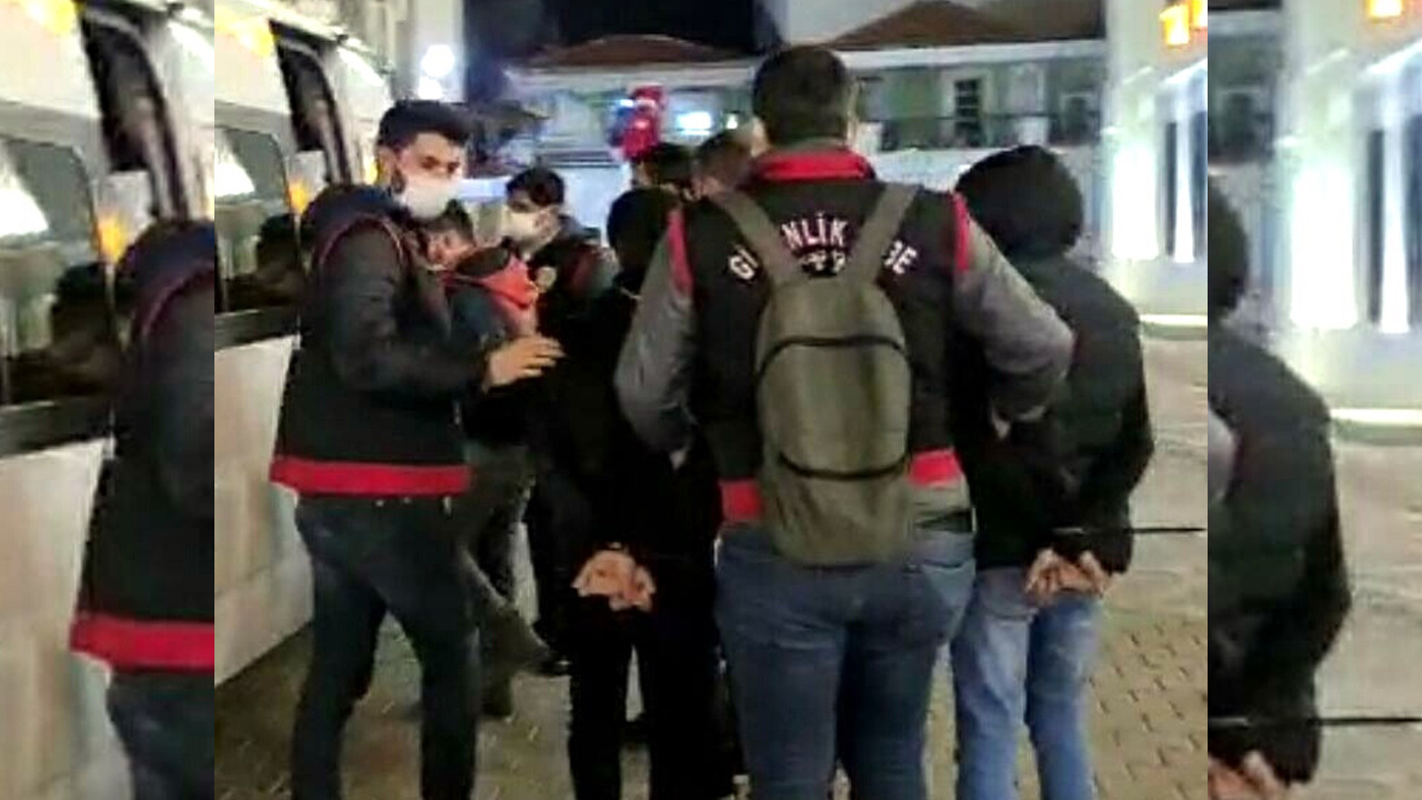 İzmir'de muz yeme paylaşımı yapan 8 Suriyeliye gözaltı