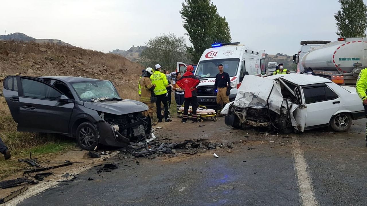 İzmir'de yürek yakan trafik kazası: 3 ölü, 3 yaralı