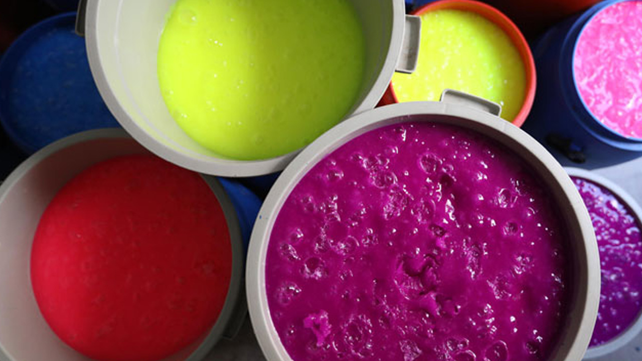 Çocuklarınız için ilginç bir eğlence kaynağı! Evde slime nasıl yapılır?