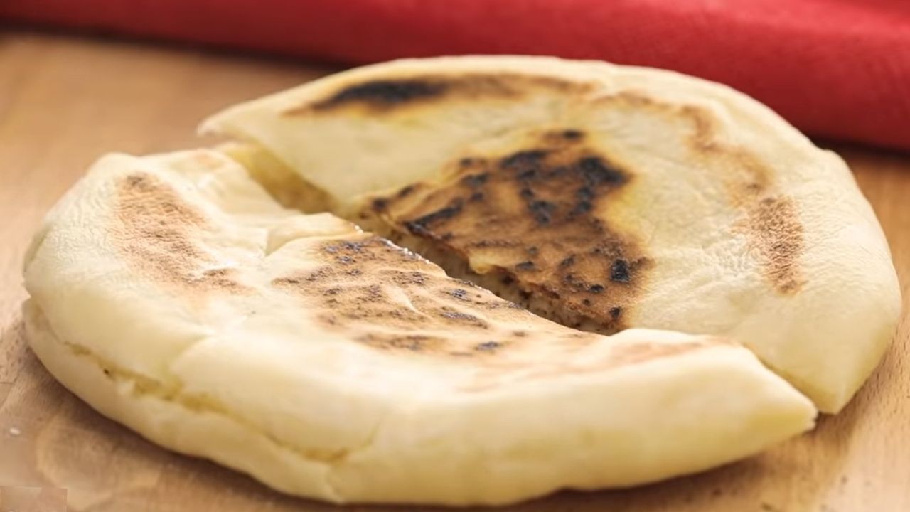 Sadece 3 malzemeyle yapılan, puf puf kabaran bazlama tarifi ve püf noktaları
