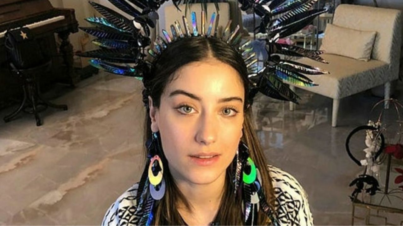 Hazal Kaya kimdir?