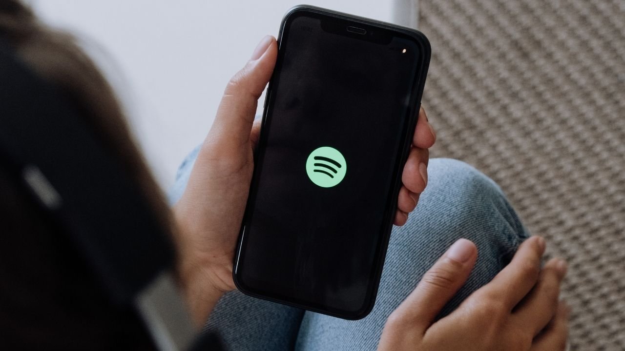 Spotify kullanıcıları üzgün! Zam kapıda