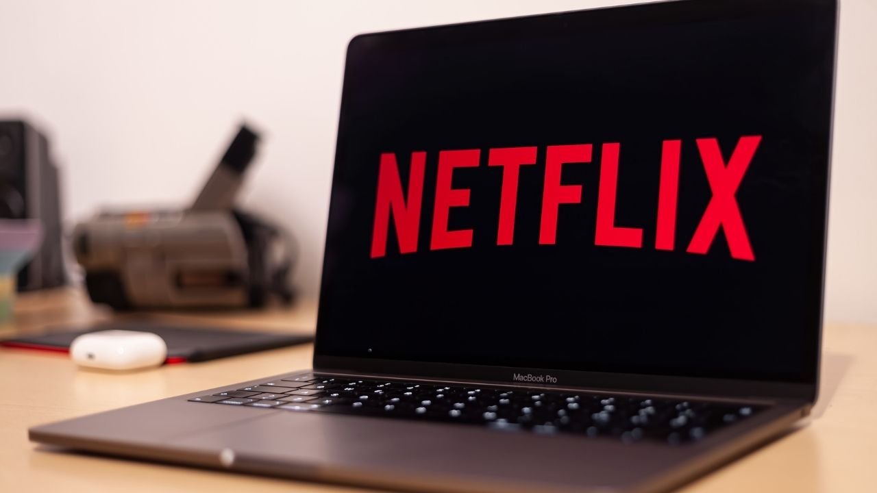 Netflix'in reklamlı paketi kullanıma sunuluyor: Özellikler kimsenin hoşuna gitmeyecek