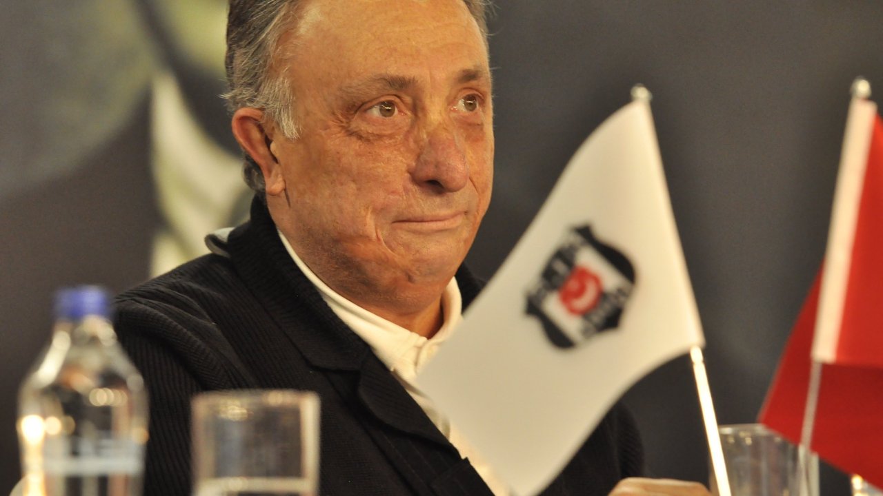 Beşiktaş Başkanı Ahmet Nur Çebi'den seçim kararı