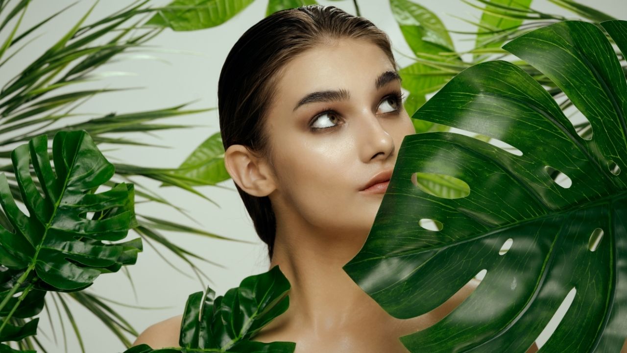 BB Krem ve fondötenleri unutun! Skin tint cildin doğal güzelliğini koruyacak ve yaza damga vuracak!