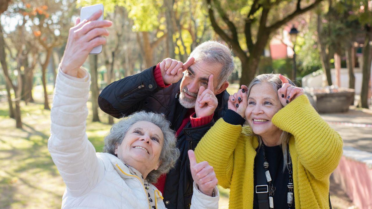 Mükemmel selfie için çok basit iki numara! Dikkat beğeni yağmuruna tutulabilirsiniz