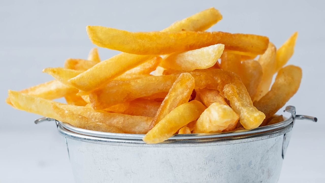 Çıtır çıtır bir lezzete kavuşacaksınız: Patates kızartmasının püf noktası!