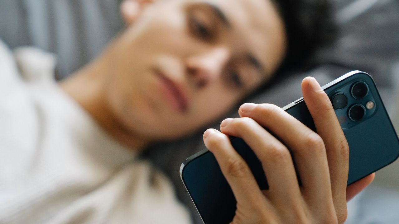 Telefonunuzu seviyorsanız kullanım ömrünü kısaltan bu hatayı sakın yapmayın!