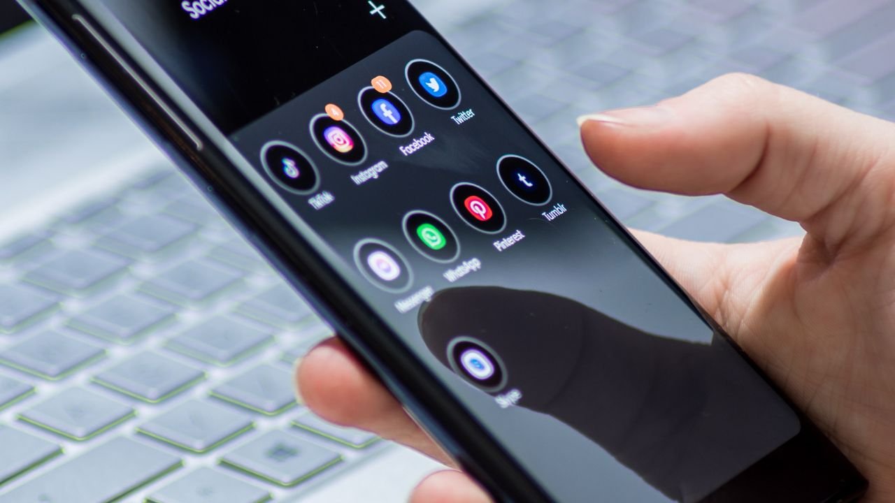 Kartınızdan para çekiyor: Bu uygulamaları telefonunuzdan silin!