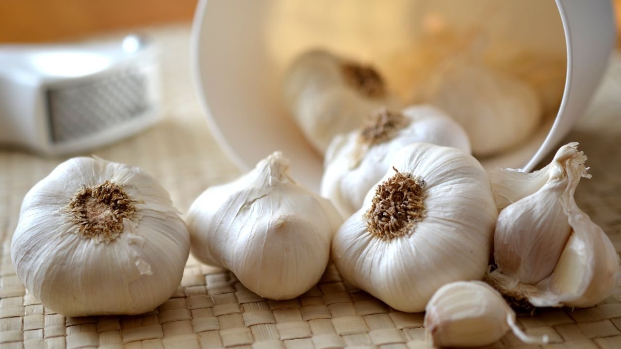 Sarımsağı böyle tüketirseniz faydası 5 kat artıyor!
