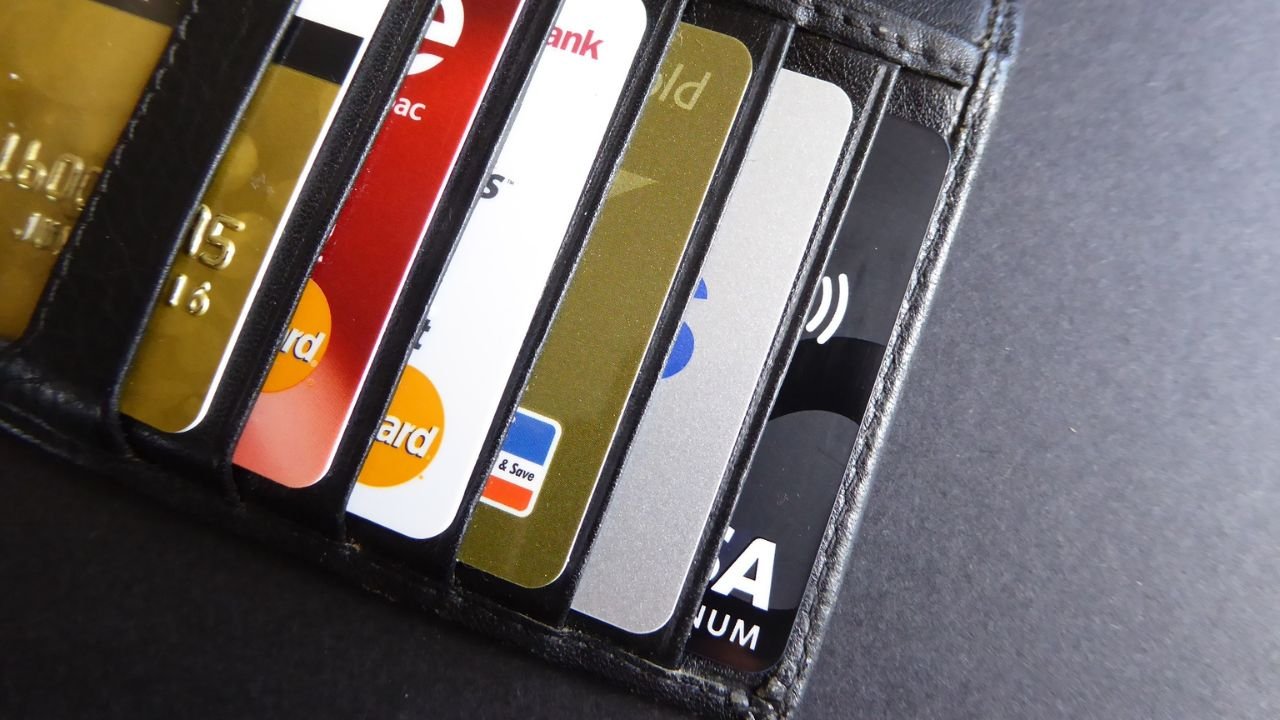 Yeni Çıkacak Kredi Kartı Zorunluluğu Tartışma Yarattı