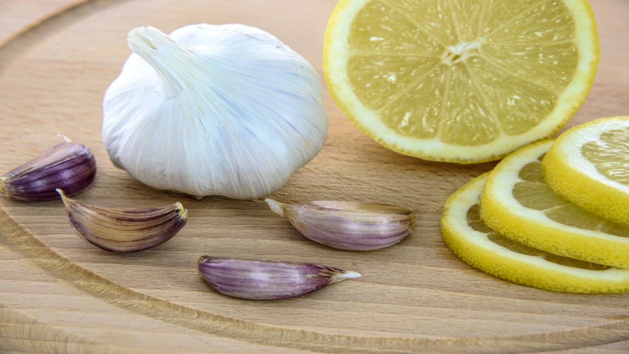 Limon + Sarımsak gücü! Bakın birleşince ne yapıyor?