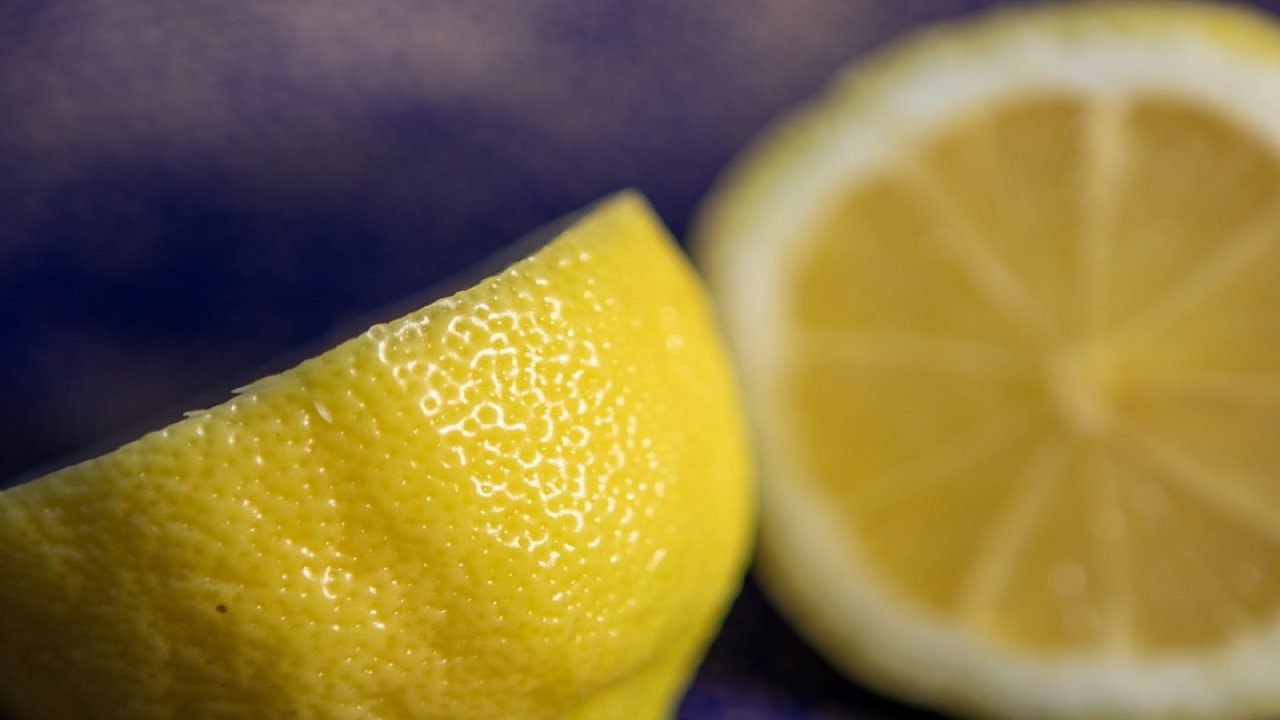 Limonla karıştırılıp içildiğinde boğazdaki balgamı söküp atıyor! 1 kaşık bile yeterli..