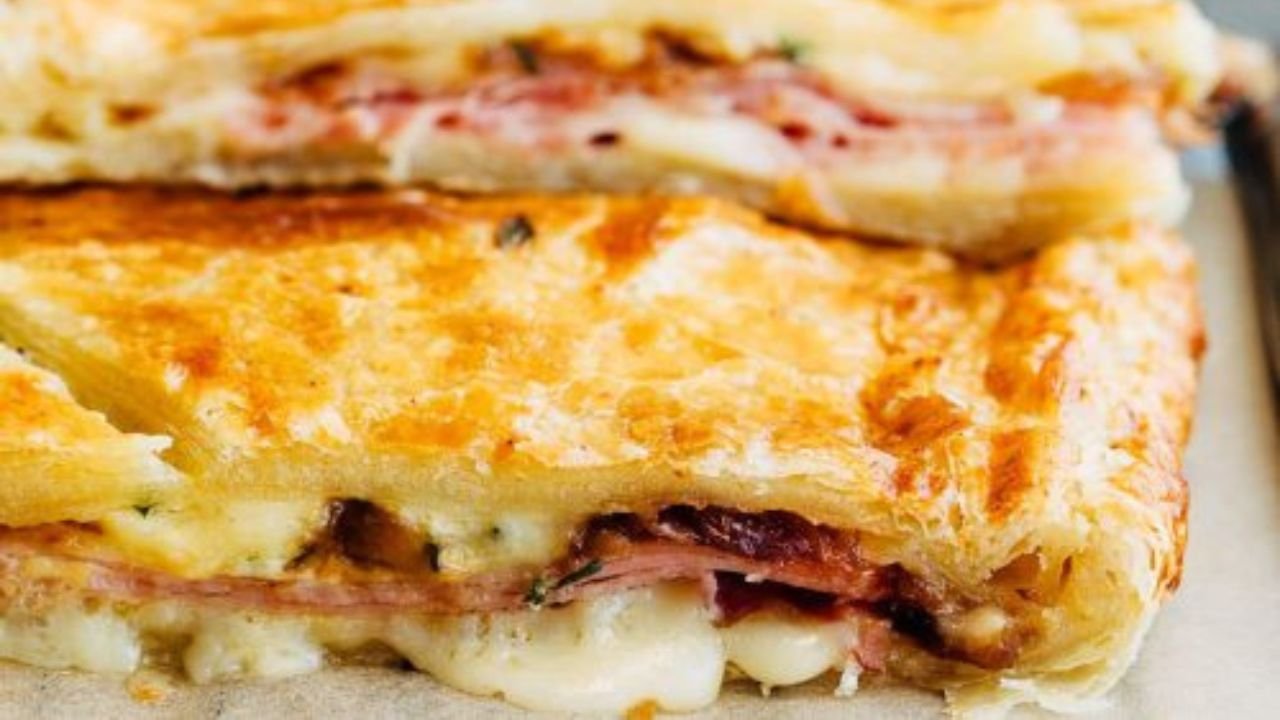 2 tane milföyden efsane bir lezzet çıkaracaksınız! İşte milföy tost tarifi