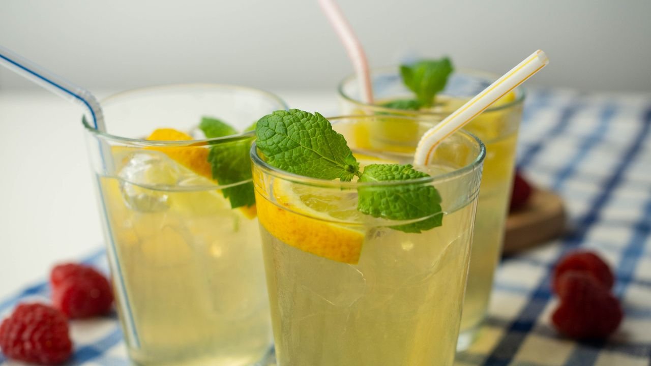 Senelerdir yapanlar böyle yapıyor! İşte lezzetli limonatanın püf noktaları