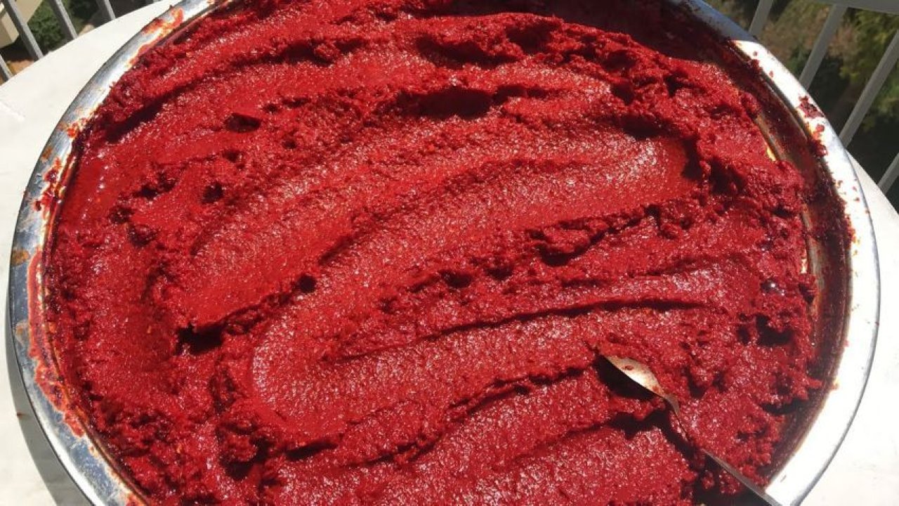 Sivaslılar bu işi çok daha iyi yapıyor! Domates salçasına lezzet katan tüyo