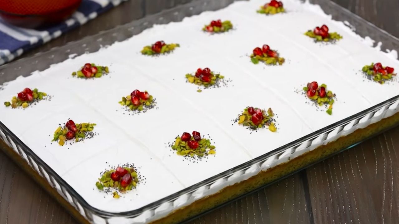 Tatlı krizine girdim diyorsanız, bu tarifi deneyin! Haşhaşlı şerbetli kek tarifi
