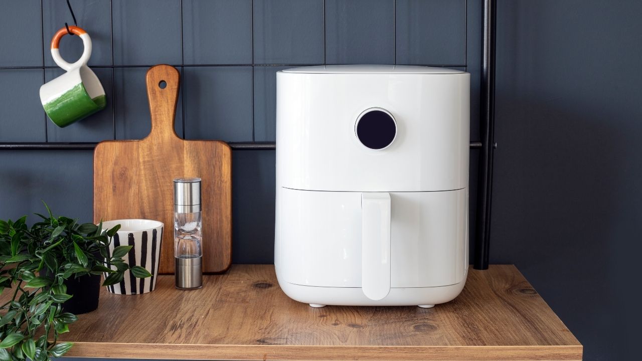 Bunları yapıyorsanız, çöpe atın daha iyi! Air Fryer'da, yemek pişirirken yapılmaması gereken 5 hata