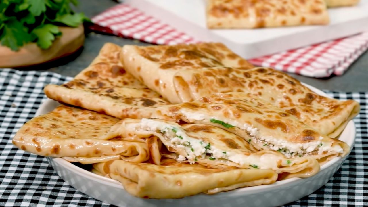 Ramazan'da sahurun yıldızı olacak! Su böreği lezzetinde krep börek tarifi